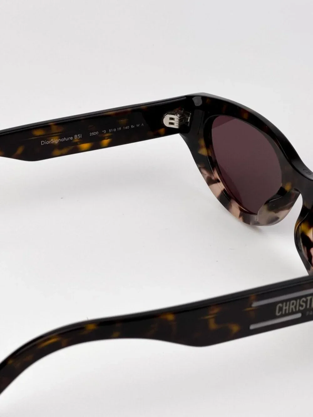 Dior DIORSIGNATURE B5I Sunglasses – Havana Oval with Bordeaux Lenses (25D0) - Picture 7 of 11